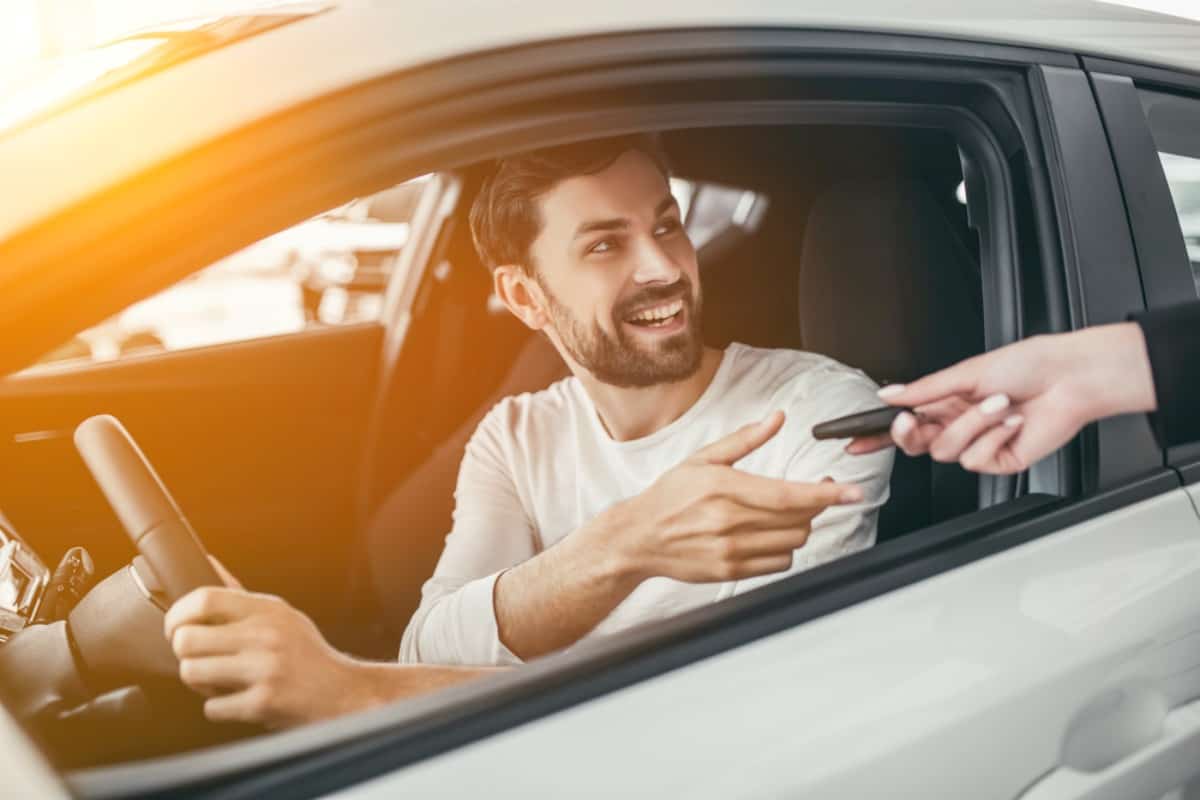 المفتاح لتأجير السيارات