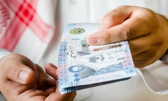 موعد إيداع رواتب الموظفين